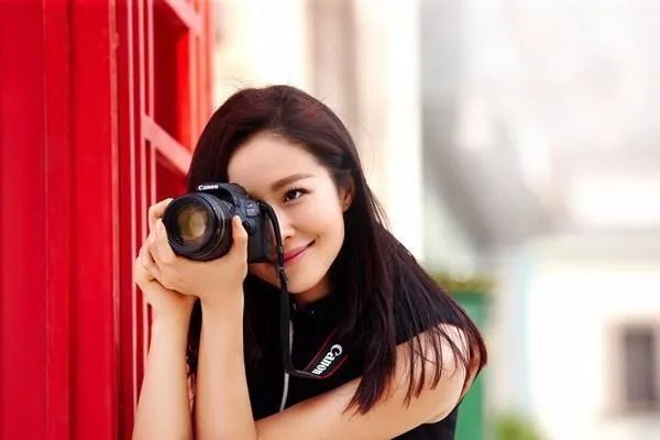 江一燕被爆内涵同学刘亦菲抢薛凯琪资源，究竟是怎么回事？