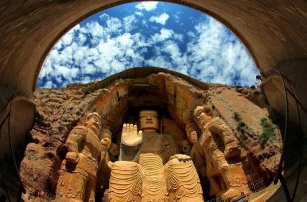 从兰州到敦煌自驾，沿途有哪些必去的景点