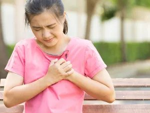 胸部外扩是什么原因 胸部外扩如何矫正