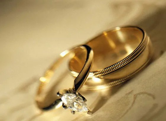 对戒戴左手还是右手 男女结婚戒指的正确戴法