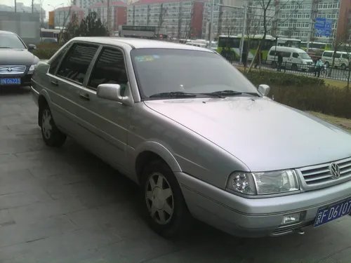 时尚/功能两全的女性手机 联想S700评测