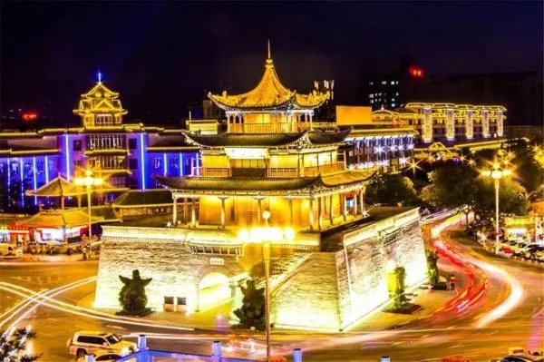 从兰州到敦煌自驾，沿途有哪些必去的景点