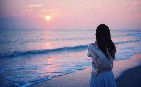 女生发“伤感朋友圈”引前男友报警上热搜，这说明了什么？