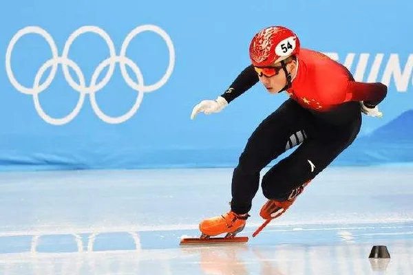 黄大宪摔倒没收刀险伤武大靖，黄大宪屡次犯规，是否是故意而为之？