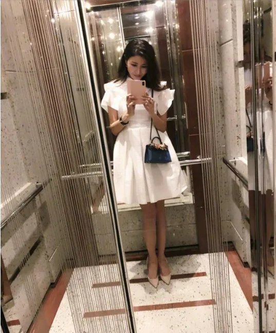 李嘉欣很喜欢自拍吗？