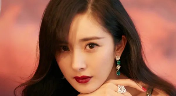 杨幂为什么被人称呼杨臭脚？