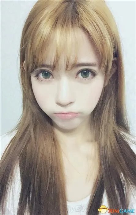 韩国清纯女孩爆红网络 网友感叹韩国医生医术精湛