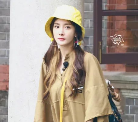 杨幂、韩东君《花儿与少年》路透流出,两人在节目中的造型如何?