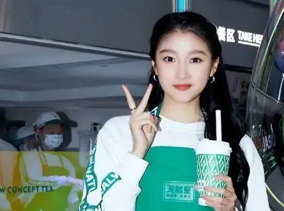 奶茶公司澄清关晓彤未参与经营,此事对当事人的影响有多大?