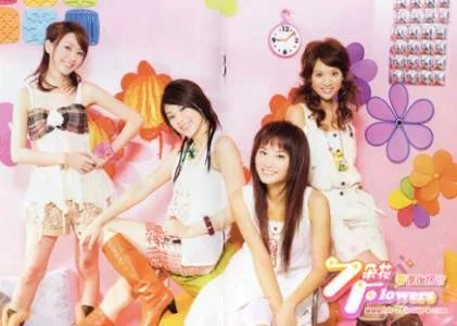 陈乔恩合影七朵花有哪些人?