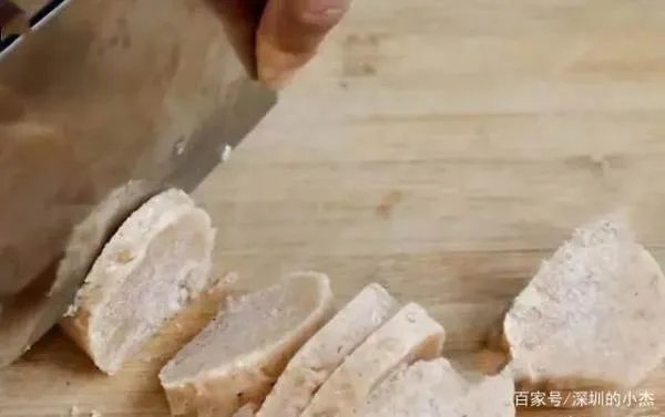 鸡胸肉的做法很多,怎么做才可以外酥里嫩吃不够?