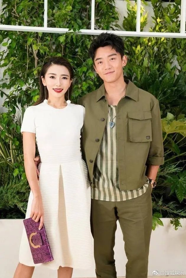 程晓玥取关郑恺，恩爱情侣是否已分手？