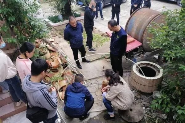 关于四川一口老井突然升温至70度一事，你有何看法？