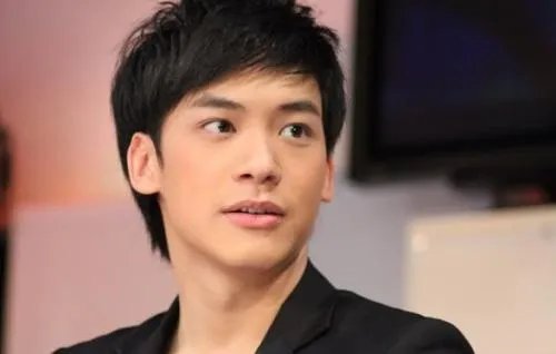 泰国版《命中注定我爱你》的男主角素格力威塞哥有什么演艺经历?