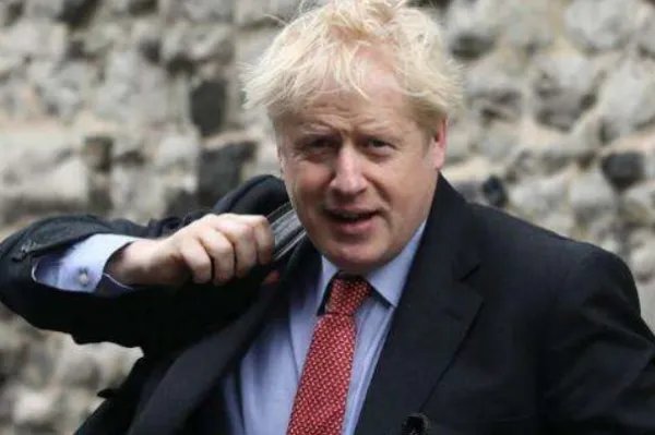 就目前的脱离欧洲联盟事宜，英国政府和反对党各自有了什么策略？