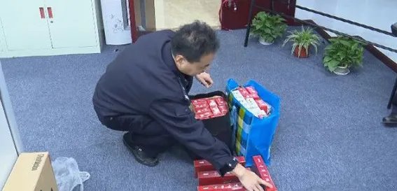 男子叫网约车运什么被抓？