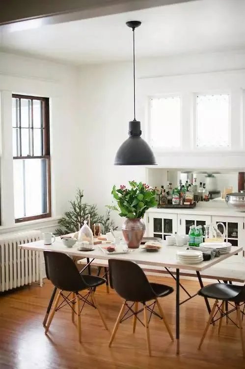 充满设计感的现代风格餐桌，餐厅照样时尚！