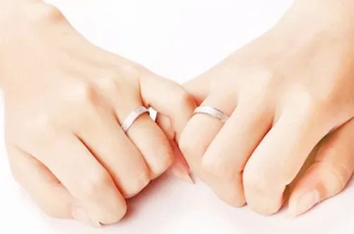 食指戴戒指的意义 五个手指带戒指的意义