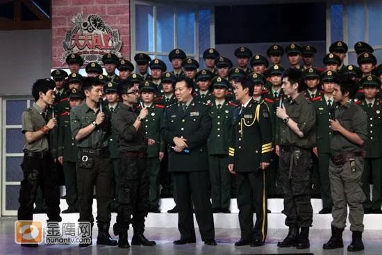 天天向上主持人穿军装的是那一期？