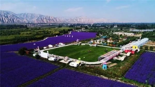 从兰州到敦煌自驾，沿途有哪些必去的景点