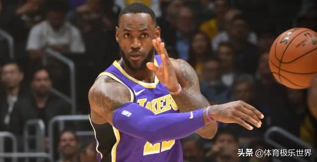 35岁老汉詹姆斯梦回巅峰再现隔人暴扣，是不是该起一个响亮的称号？