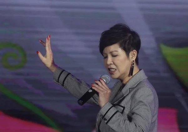 天后杭天琪,被曝白马会所常客后遭嘲,背后是3次婚姻的伤痕,近况如何?