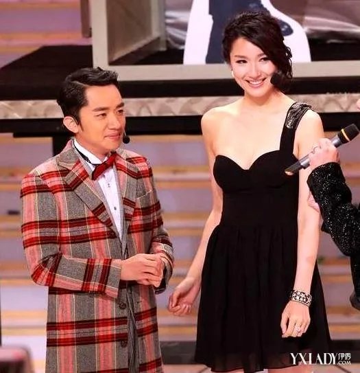 王祖蓝女朋友照片美哭了小矮人终于可以迎娶白雪公主