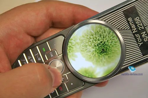 圆形屏幕细腻超VGA 摩托罗拉AURA详解