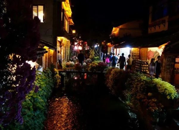 丽江古城好玩吗 丽江古城晚上好玩吗