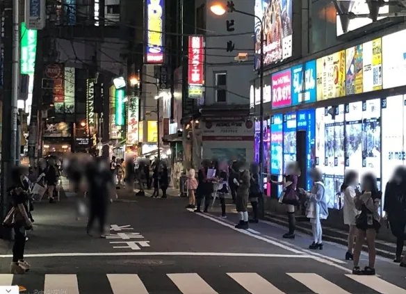 二次元的秋叶原还有纯爱，在现实中却变成了风俗街