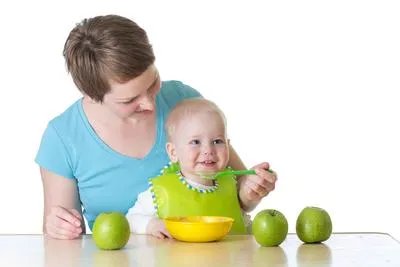 新生儿为什么一直吃不饱 新生儿一直吃不饱怎么办