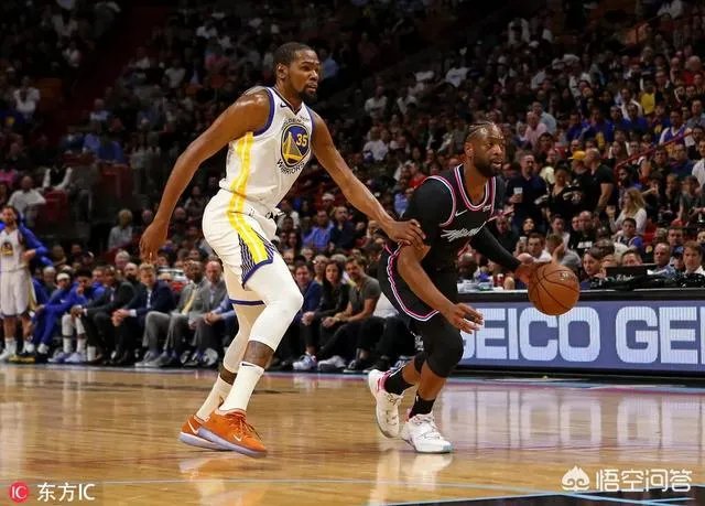 勇士和热火比赛中，韦德投出绝杀球之后，杜兰特还特意让出落脚空间，你怎么看？