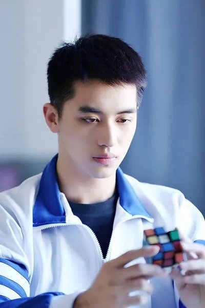 许魏洲曾获“2018华人杰出青年歌手”奖,他在流量小生中处于什么水平?