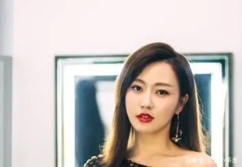 潘长江女儿30岁嫁豪门,人称“潘十亿”的潘阳如今过得怎么样?