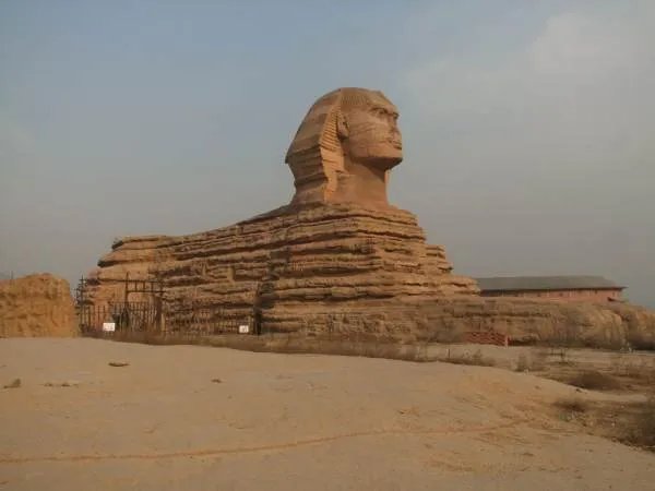 石家庄的狮身人面像具体在什么地方，那个地方是干什么的，除了狮身人面像还有什么？具体位置信息是什么，