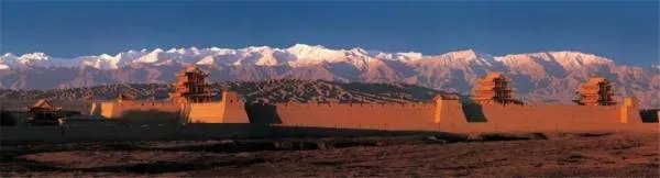 从兰州到敦煌自驾，沿途有哪些必去的景点