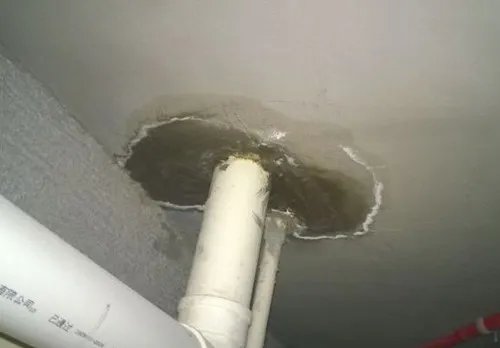 卫生间漏水的原因有哪些  卫生间漏水怎么办