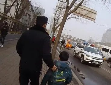 六岁男童车站意外走失民警如何寻回？