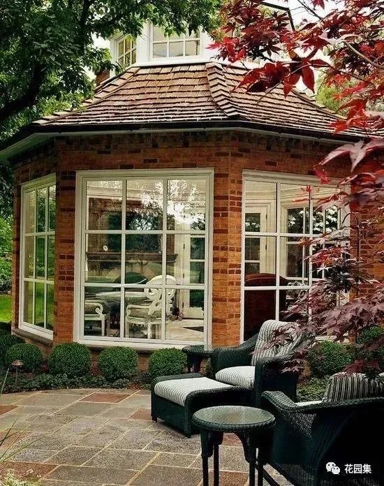 花园里有一间阳光房,美了这个灿烂的季节