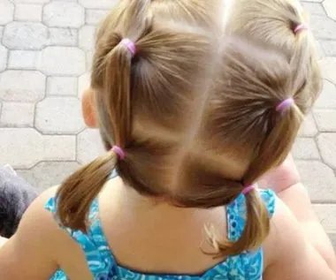 戚薇女儿为啥总是扎俩丸子头？看到她散头发照片后，瞬间懂了！这是为何？