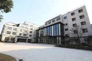 医院门口车祸无人救治，对此现象你怎么看？