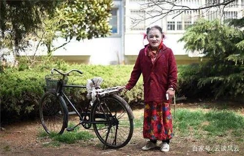 山东老人男扮女装16年，终日浓妆艳抹留长发，背后的故事为何令人心酸？