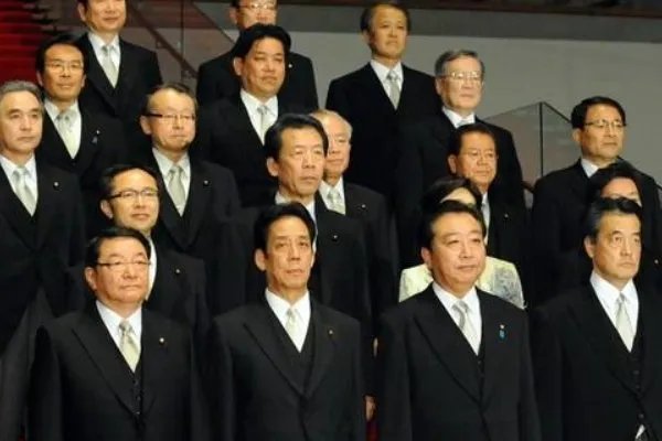 日本现任内阁全体辞职,是因为不满意菅义伟么?