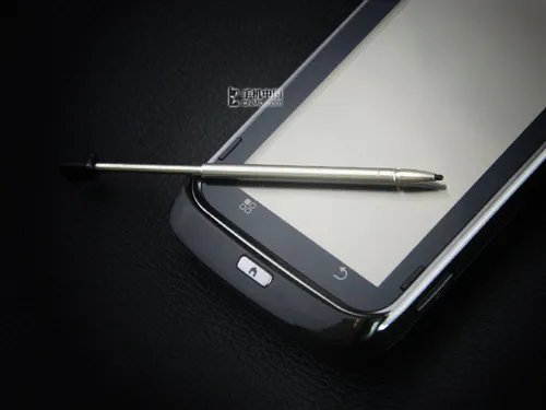 双屏触控最强OPhone 摩托罗拉MT810评测