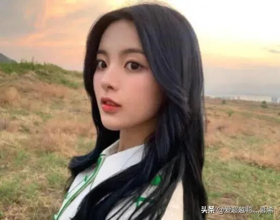 气哭孟美岐的“划水怪”陈姝君，真的能幸运成为第二个杨超越吗？