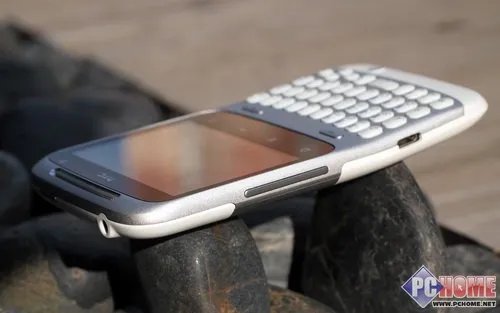 HTC罕有键盘风 HTC CHACHA腾讯版初体验