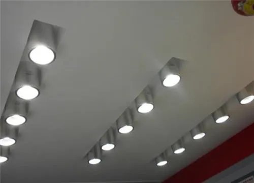 家里电灯一闪一闪是什么问题