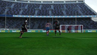 《实况足球2013》怎么控向射门 神技控向射门详细教学