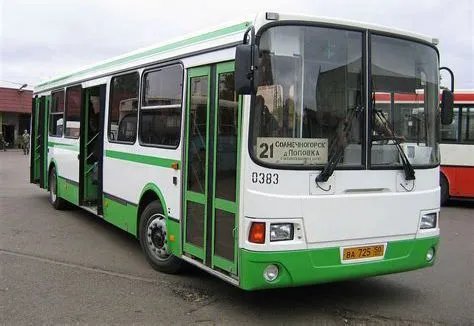 公交司机为什么给乘客下跪道歉？