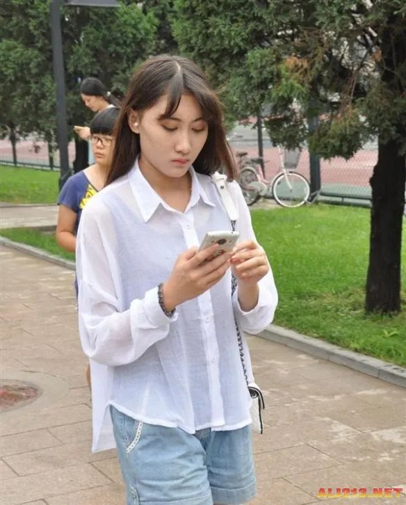 北京电影学院新生来了！美女帅哥云集吸引眼球